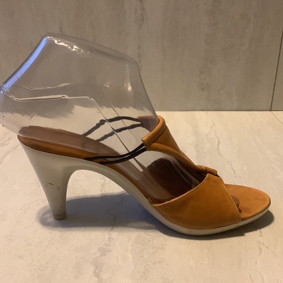 Robert Clergerie Women's Taupe Leather Slip On Heeled Sandals Size 6.5 - Picture 9 of 15